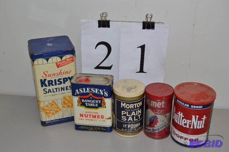 lot 21 image: Vintage Kitchen items