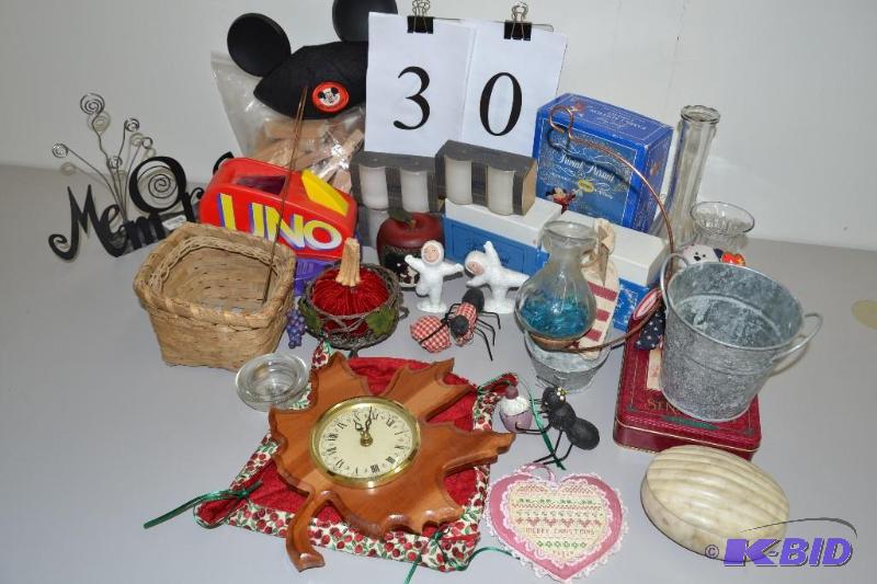 lot 30 image: Games & home decore