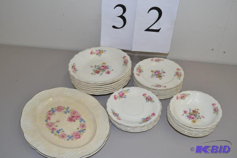 lot 32 image: Canonsburg & Floral Krest dishes
