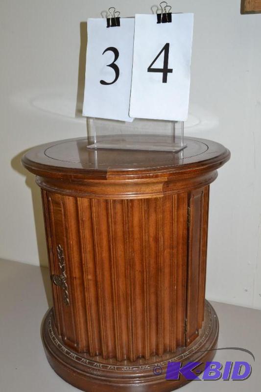 lot 34 image: Round end table