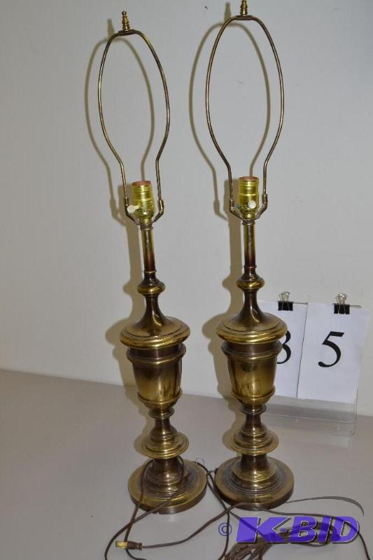 lot 35 image: Table lamps