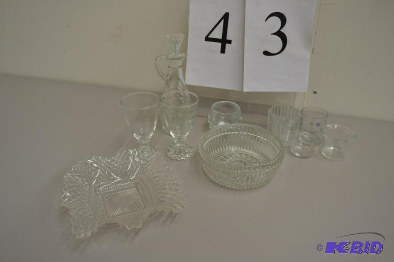 lot 43 image: Misc glassware