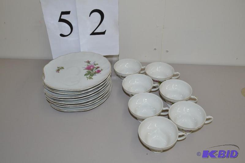 lot 52 image: Luncheon set