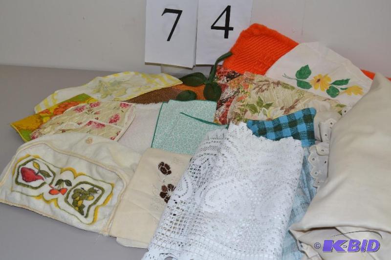 lot 74 image: Assorted linens