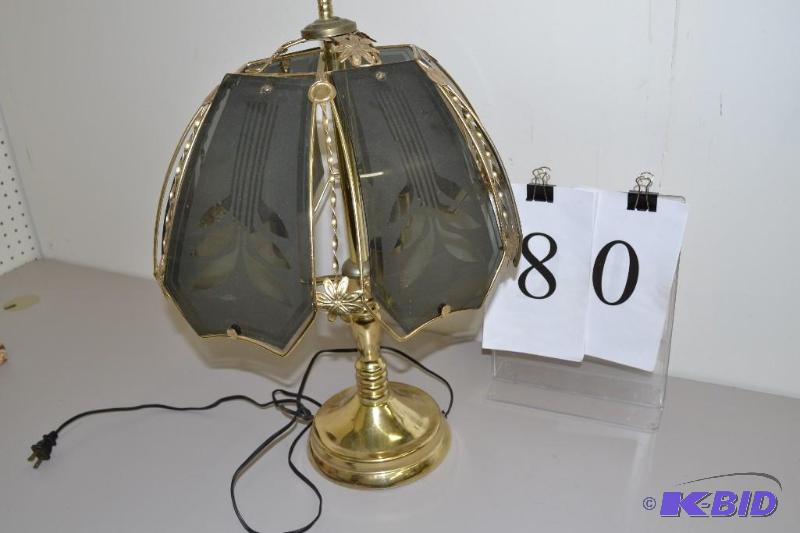lot 80 image: Lamp