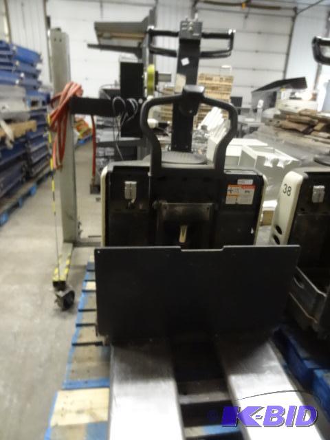 Crown Electric Pallet Jack, Model PE4000-80 3...