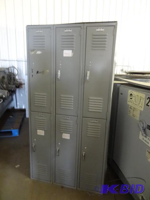 6 Door Locker Unit. Missing 1 Lock...