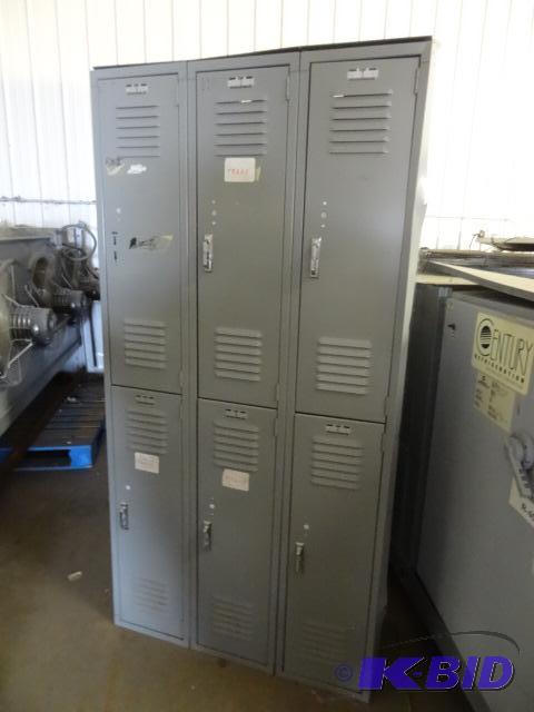 6 Door Locker Unit. Missing 1 Lock...
