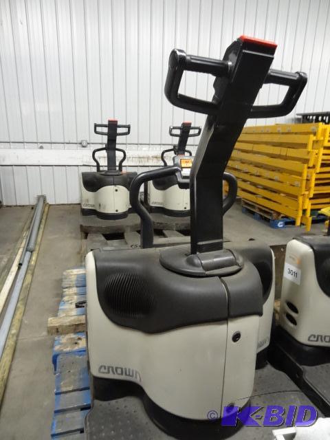 Crown Electric Pallet Jack, Model PE4000-80 3...
