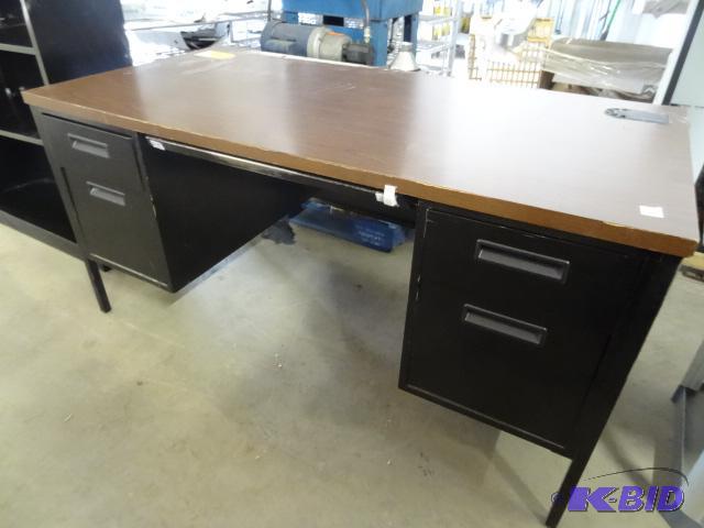 Metal Office Desk. 60 X 30 X 29 4 Drawer...