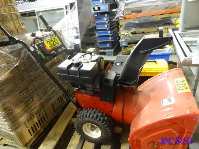 Toro Snow Blower 824 XL, model 38083. Tecchum...
