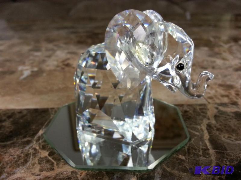 Swarovski Crystal Elephant Floppy Wire Tail Figurine Retired