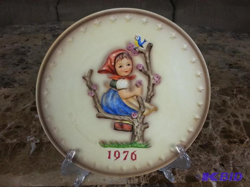 Goebel Hummel 1976 Annual Collectors Plate w Box