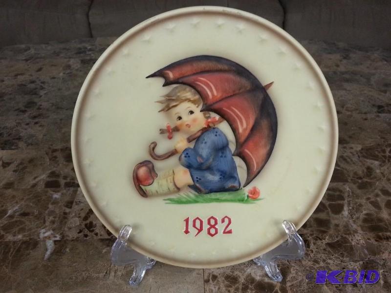 Goebel Hummel 1982 Annual Collectors Plate w Box
