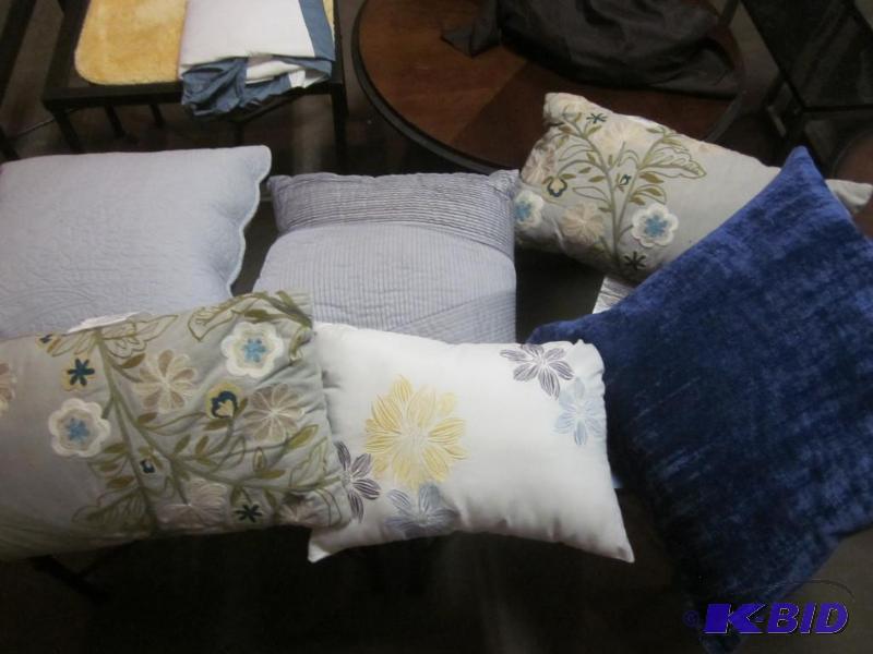 Lot of six accent pillows.  &nbsp  &nbsp...