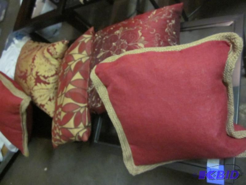 Lot of (5) accent pillows.  &nbsp  &nbsp...