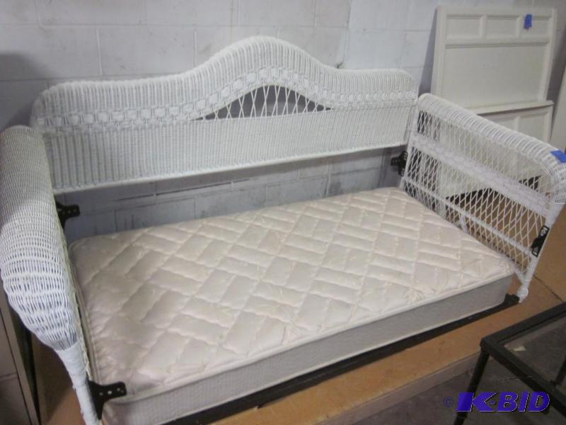 Twin size wicker rattan day bed with mattress...