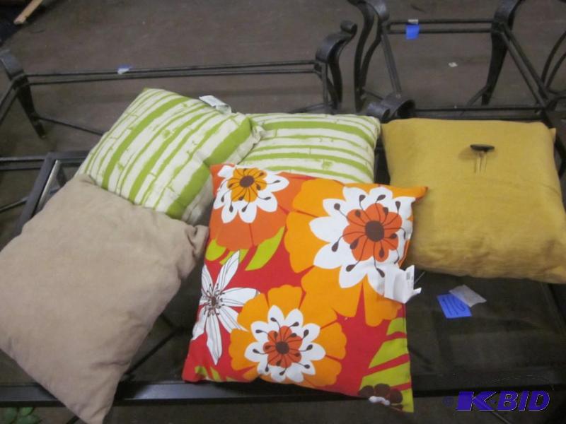 Lot of (5) accent pillows.  &nbsp  &nbsp...