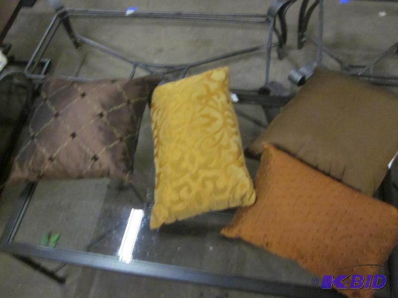 Lot of (4) accent pillows.&nbsp  &nbsp  &nb...