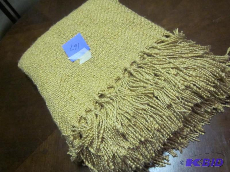 Soft and comfortable throw blanket.  &nbsp  ...