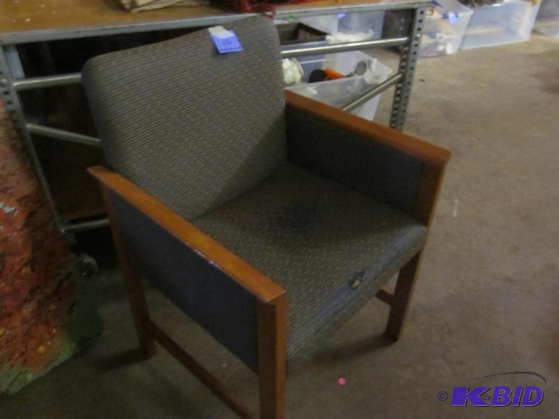 Mid Century chair with nice lines and bones.&...