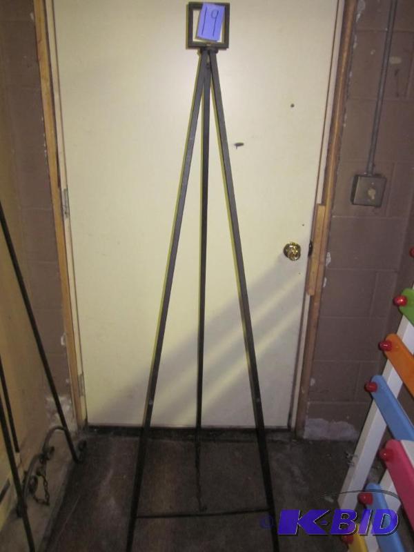5 foot metal stand up art display easel.&nbsp...