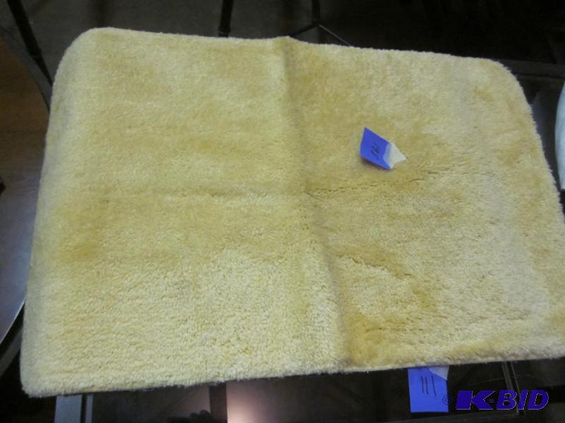 Yellow bathroom rug.  &nbsp  &nbsp...