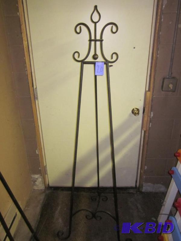 5 foot metal stand up art display easel.&nbsp...