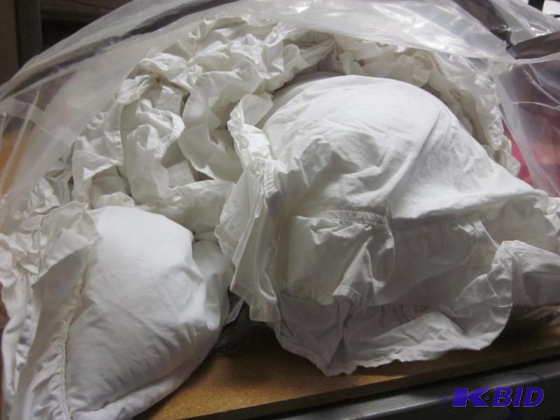 Twin size white ruffled comforter.  &nbsp  &...