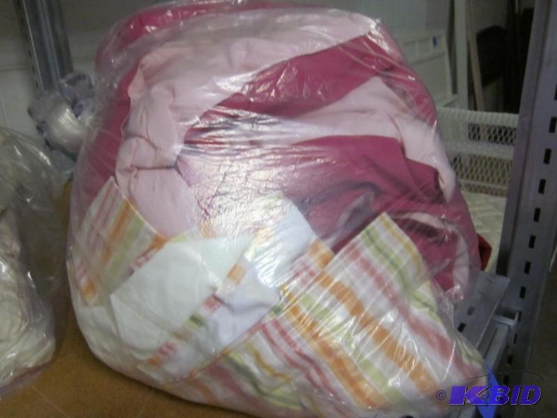 Twin comforter and bedding set.  &nbsp  &nbs...