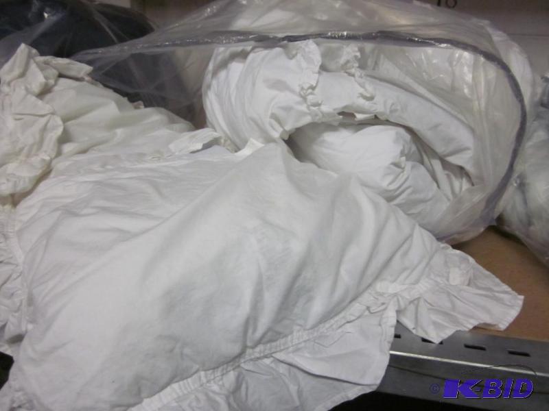 Twin size comforter and pillow.  &nbsp  &nbs...