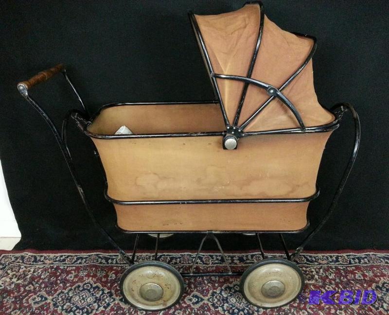 lot 60 image: Early 1900s Baby Carriage  Buggy - Complete