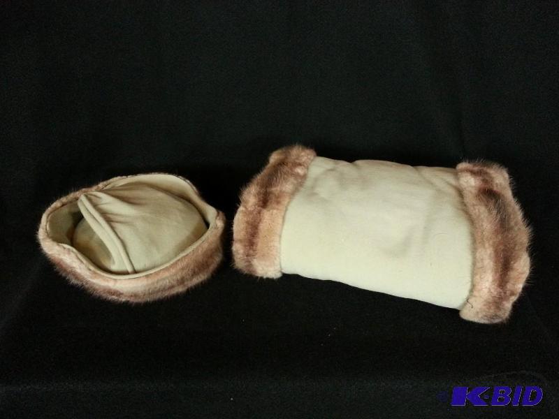lot 74 image: Ann Brown Vintage Fur Muff (Purse)  Matching Fur Hat