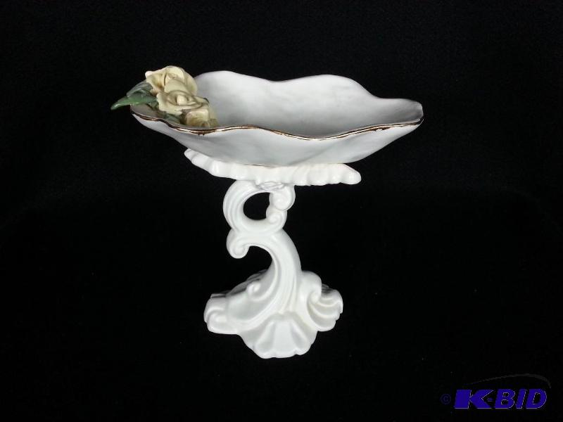 lot 78 image: Decorative Ceramic Art -- Handmade in 1969 -- Gilded -- Roses