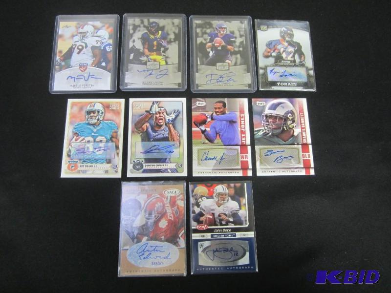 lot 40 image: Lot of Signed Football Cards