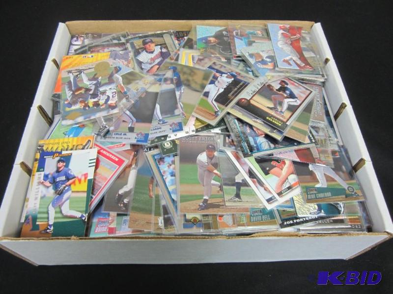 lot 51 image: Large Lot of Baseball Cards