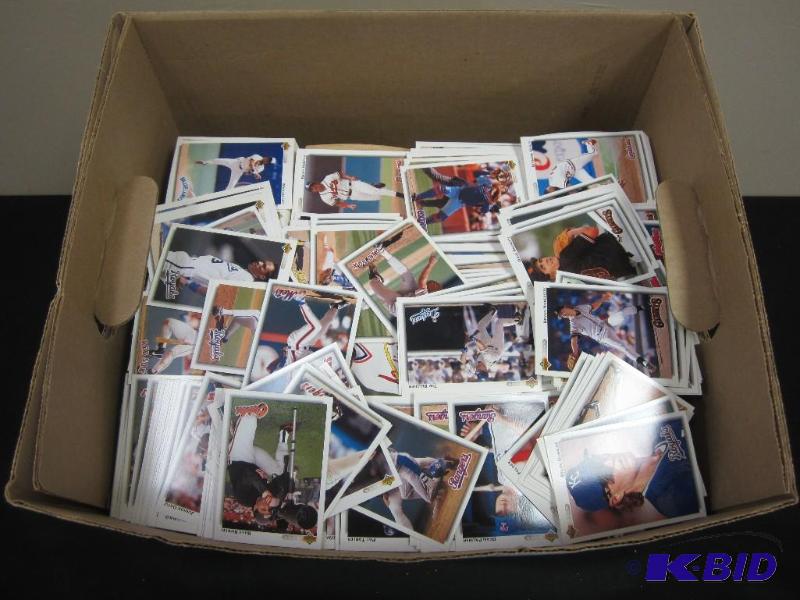 lot 54 image: Large Lot of Baseball Cards