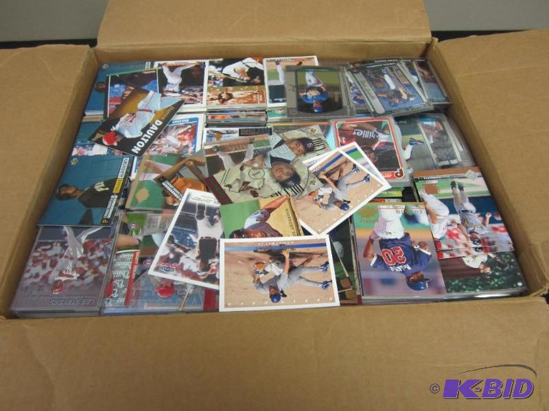lot 57 image: Large Lot of Baseball Cards