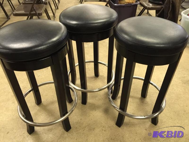 lot 31 image: 3 Black Swivel Bar Stools With Leather Like Tops