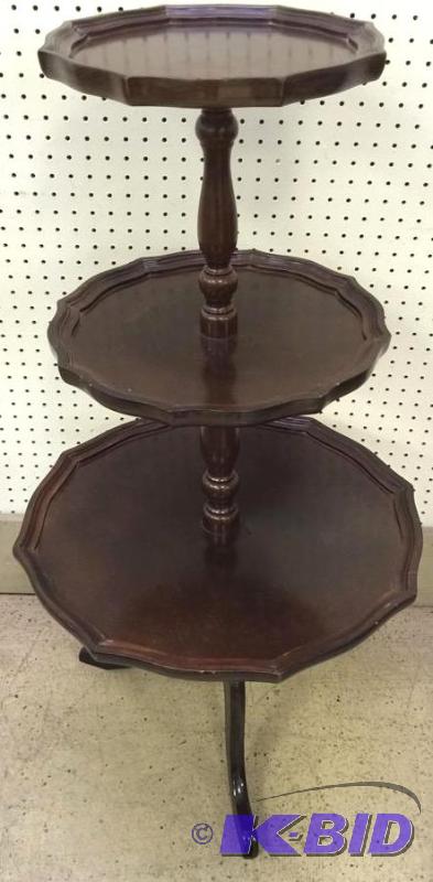 lot 48 image: Circular 3 Tiered Shelf
