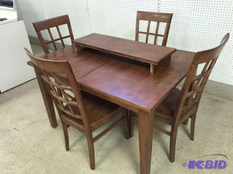 lot 56 image: Wooden Kitchen Table With 4 Chairs And 1 Leaf