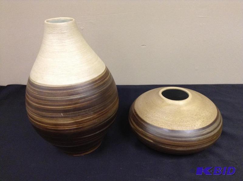 lot 67 image: 2 Earth Tone Vases