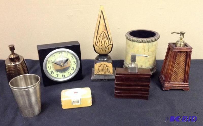 lot 74 image: Lot of Home Decor Items
