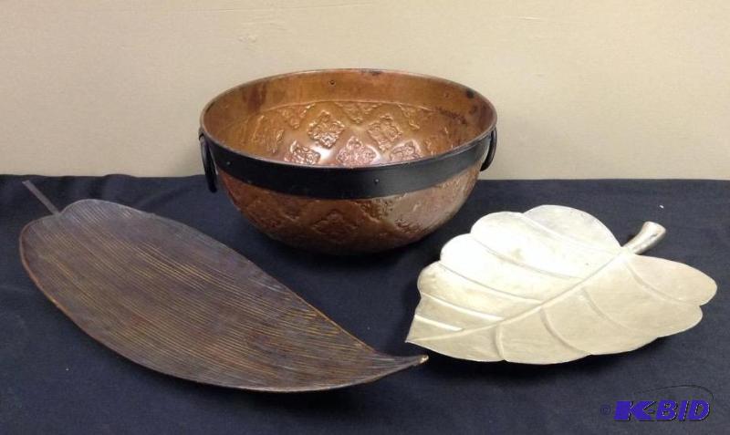 lot 92 image: Lot of 3 Metal Bowls