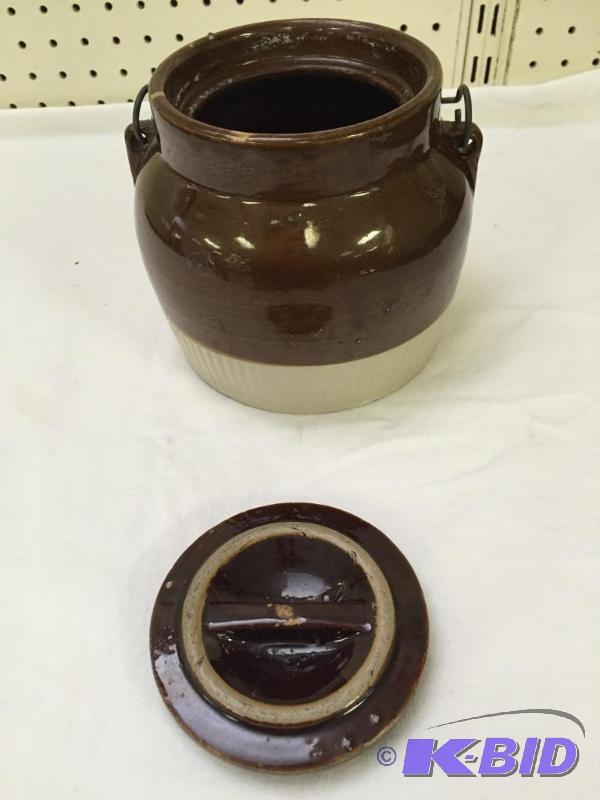 lot 96 image: Vintage Bean Pot