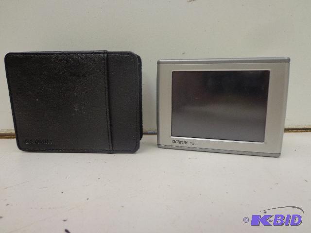 lot 10 image: Garmin NUVI&nbsp350   Powers up, works great...