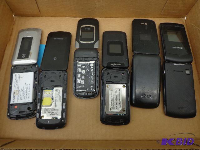 lot 100 image: 6 Flip phones   Samsung, Motorola, LG, Kyocer...