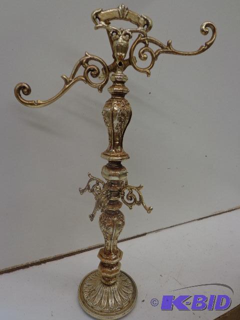 lot 106 image: &nbspDecorations and nik naks   Brass, bronz...