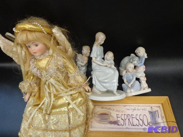 lot 109 image: Home decorations   Porcelain dolls Mother dau...