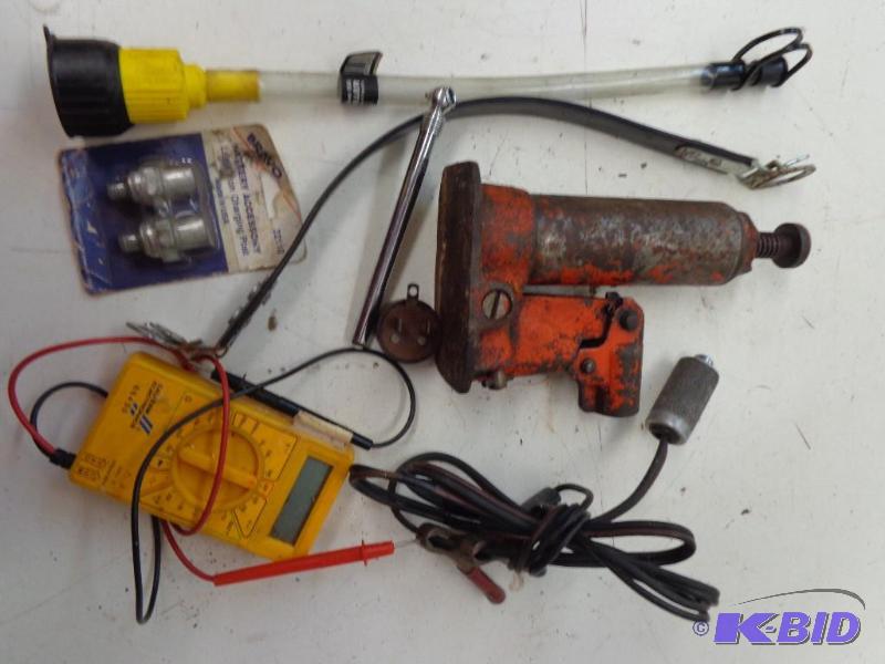 lot 121 image: Automotive   Multi meter  7" bottle jack...